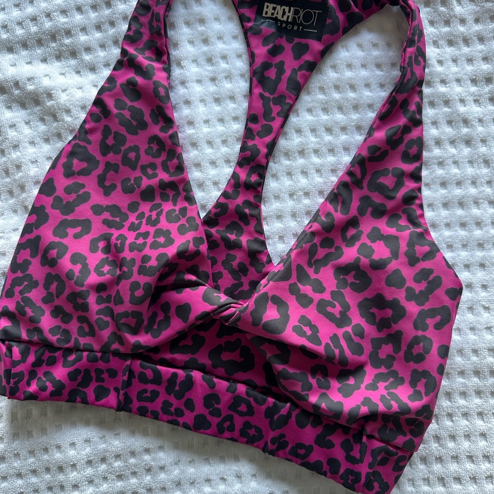 Beach Riot Raspberry Leopard Print twist top Sports Bra - Picture 2 of 2